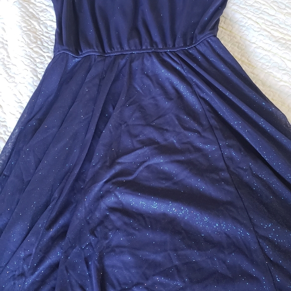 Blue dresses - Picture 3 of 6